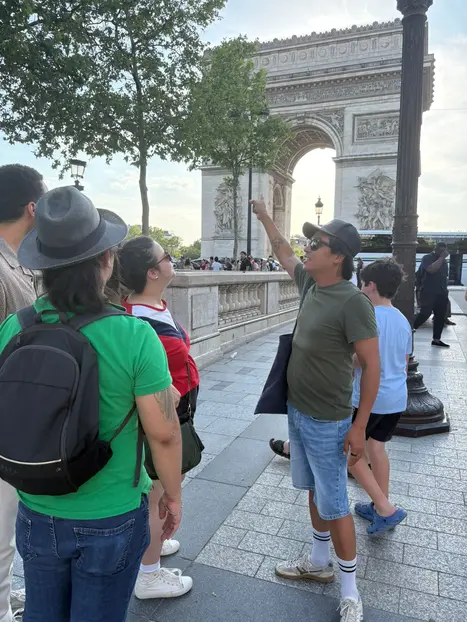The Paris Experience: Monuments, Stories & Stunning Views Freetour