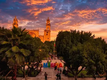 Tour al atardecer en Mérida: Historia y secretos ocultos ✨