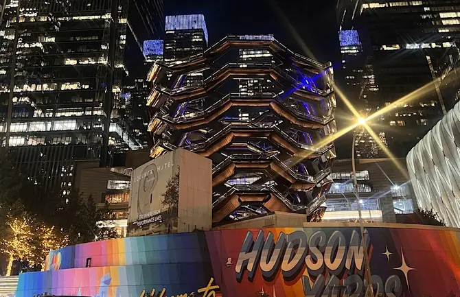 The High Line Night Tour: Hudson Yards + The Vessel & Little Island 