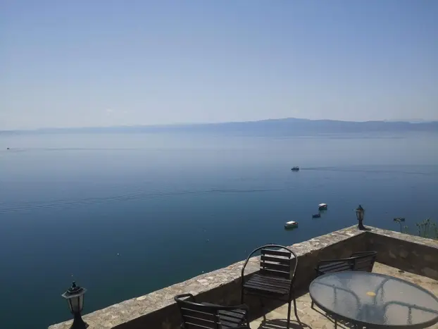 Dove le acque blu incontrano le antiche strade. Scopri la bellezza di Ohrid con me