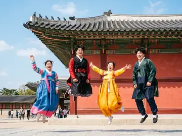 📸 Snapshots en Hanbok 🎎 ¡Tu Sesión de Fotos en el Palacio Gyeongbokgung!  📸 