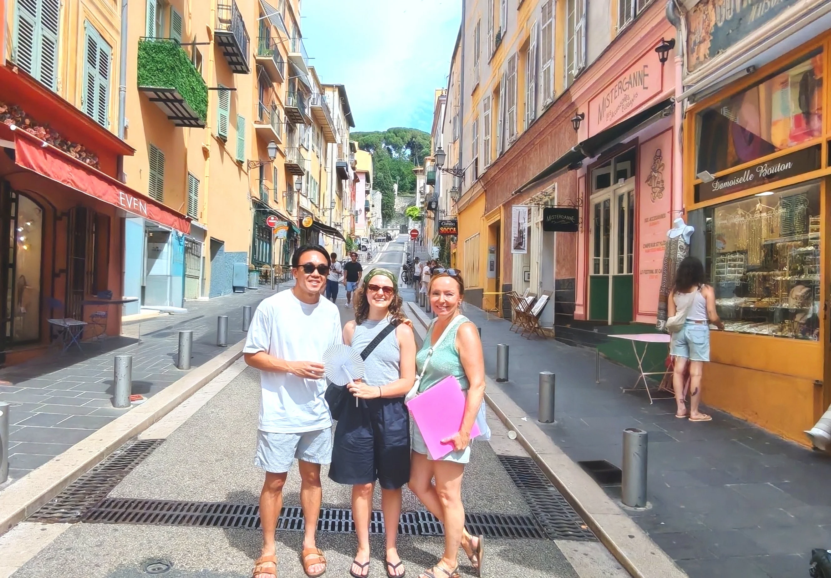 Niza Secreta: Historias Curiosas, Leyendas y Vida Local — Paseo por el Casco Antiguo hasta el Mar