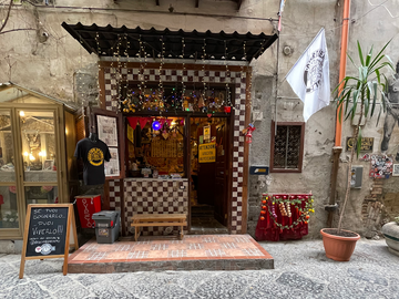                 Free walking food tour Quartieri Spagnoli