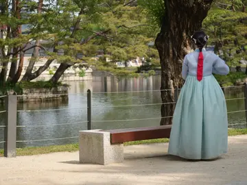 📸 Snapshots in Hanbok 🎎 Your Photoshoot at Gyeongbokgung Palace! 📸 
