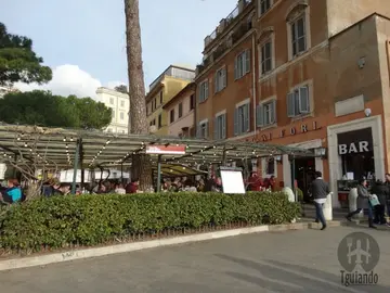 Free food tour of the Monti district