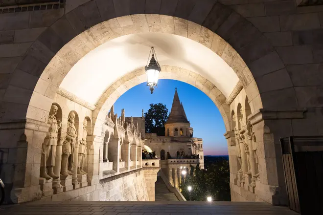 Buda Castle free tour: Fisherman’s Bastion, Royal Palace