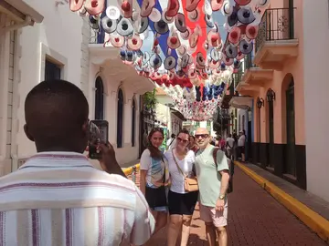 Divertido recorrido histórico a pie por el Casco Antiguo con guía 
