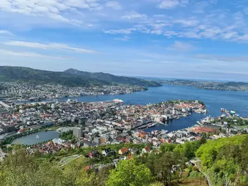 Passeggiata rilassante a Bergen, con un'atmosfera locale