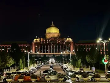 Putrajaya Night Lights Walk: Iconic Buildings and Hidden Stories