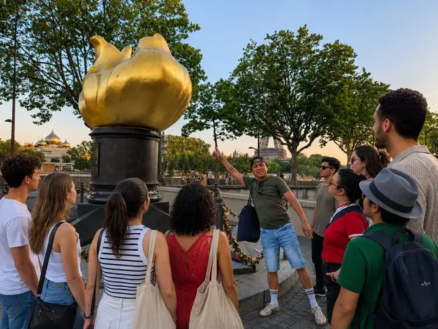 Paris Highlight: Eiffel Tower & Champs Elysees Walking Tour