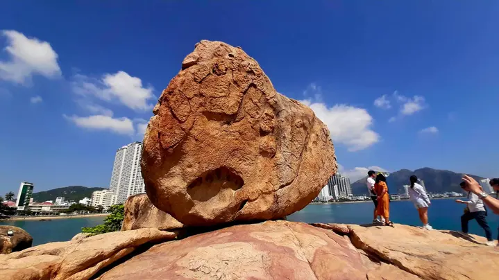 DA ALBA AL TRAMONTO: I Segreti Non Detti dei Due Estremi di Nha Trang