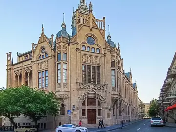 Interior y exterior de la histórica ciudad de Bakú, la mágica ciudad