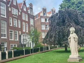 Amsterdam: La città che ha inventato il nostro mondo.