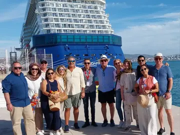 🎨 ¡Con un guía local certificado, explora los secretos de Tánger, la puerta entre continentes!