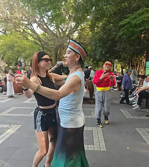Discover Chengdu’s Laid-back Everyday Life on a Walking Experience