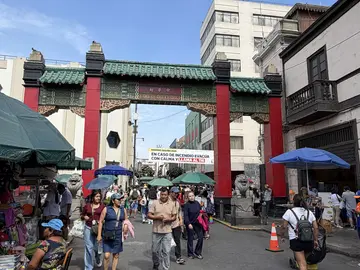 Tour (The Huariques) 100% Gastronomic: Central Market and Chinatown