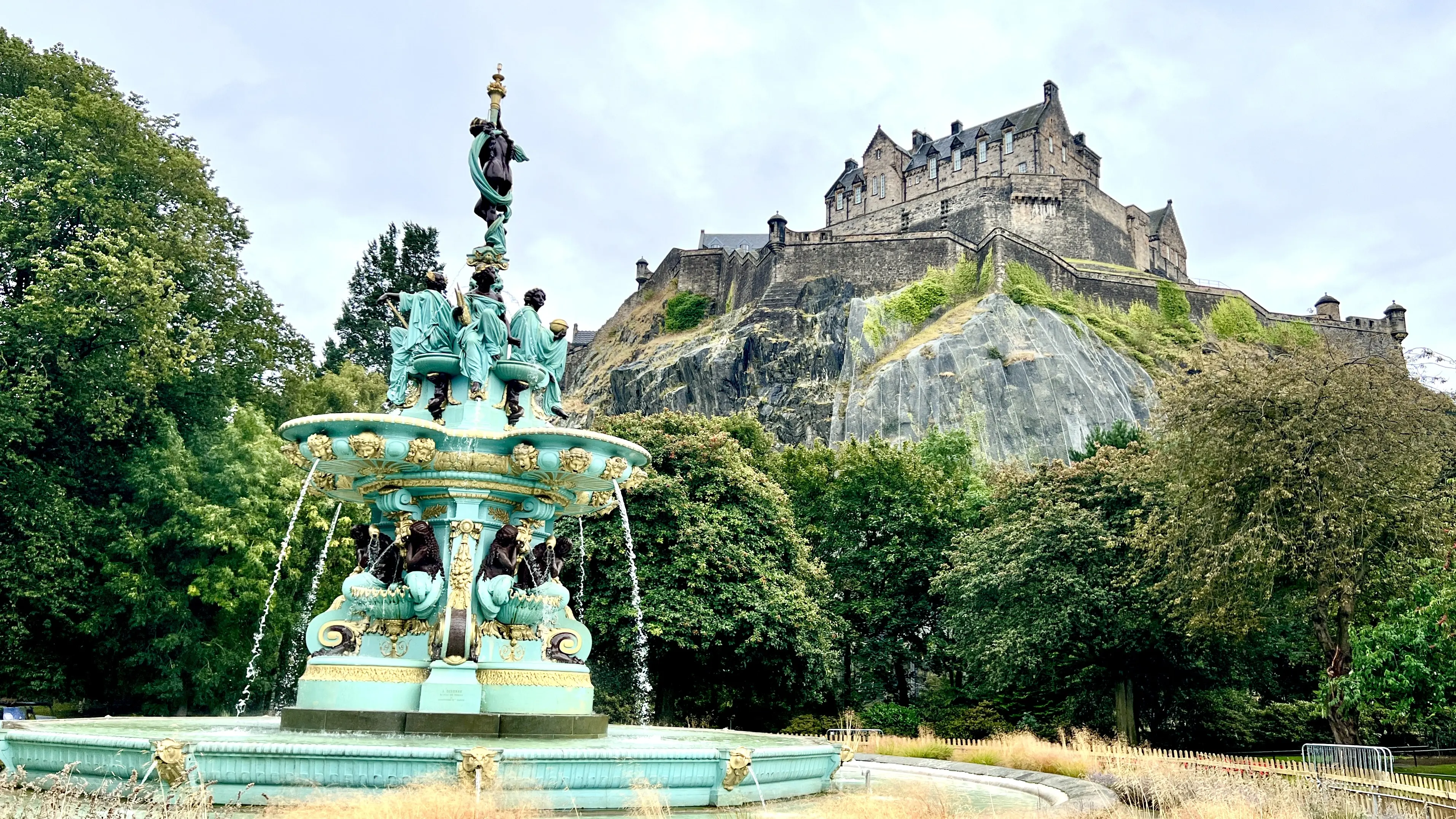 Discover Edinburgh: FREE Walking Tour of Old Town