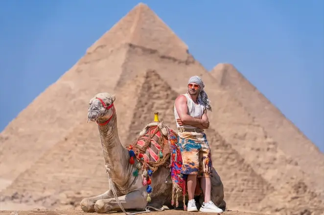 Pyramids of Giza tour & Professional photoshoot +( Editing)