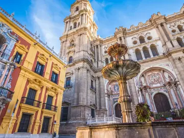 Essential Cadiz. A walk through its History