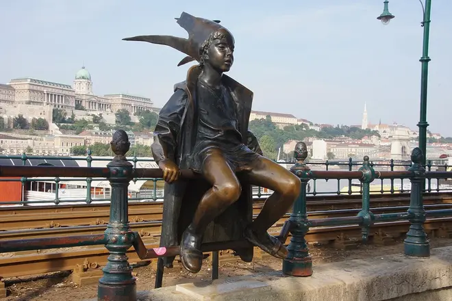 Der "Must-Do" Spaziergang in der Innenstadt mit Donaupanorama die Promenade entlang