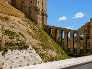 Aleppo: Storia, Cultura, Architettura, Strade, Sapori e Storie
