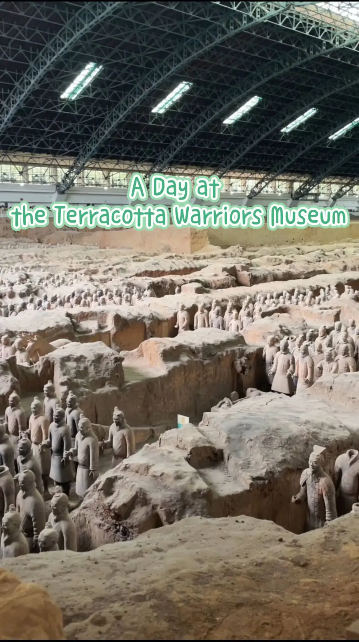 Guerreros de terracota con un narrador y un viajero
