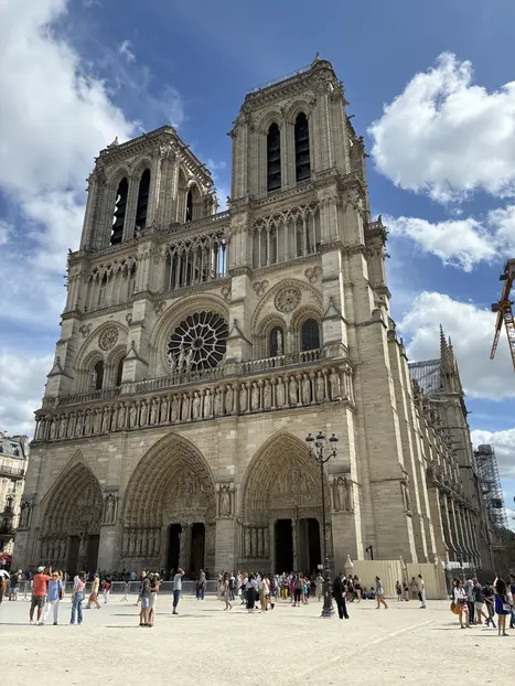 Notre-Dame Cathedral Paris Free Exterior Tour : Stories Hidden in Stone 