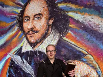 Shakespeare, Dickens & London's Greatest Stories Free Walking Tour (90 minutes)