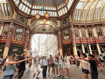 Free Harry Potter Tour in London, muggles tolerated!