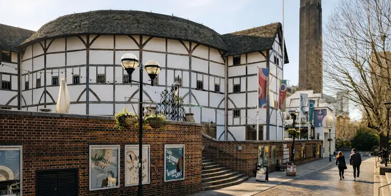 The South Bank: A Social History of Pubs, Prisons, Prostitutes & Shakespeare's Plays (Some Adult Themes Not Suitable for Younger Children)