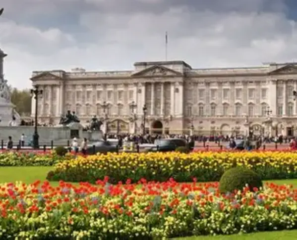 Dietro la corona: storie e curiosità nel cuore di Londra!