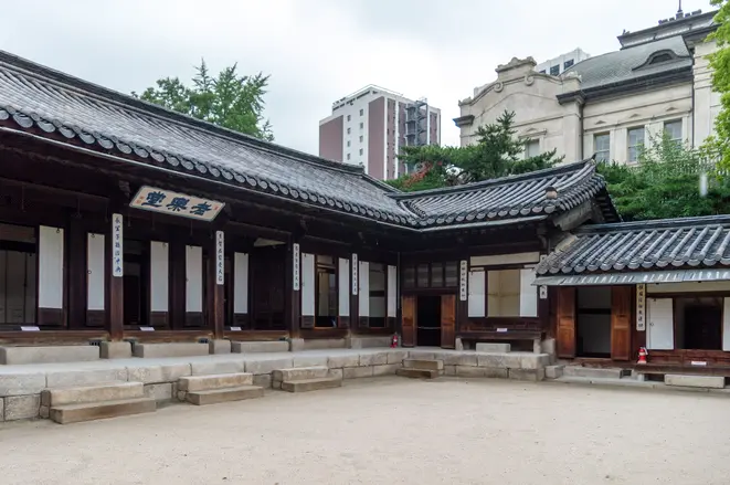 Contraste de Seúl: Palacios UNESCO, Naturaleza e Ikseon-dong (FREE WALKING TOUR)