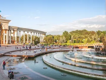 Joyas ocultas de Almaty: parques, arquitectura soviética e historias locales.