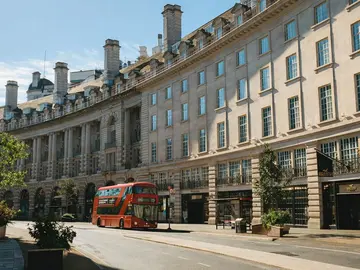 Old Money, New Money, Dirty Money in Mayfair & St James's: London's Super Wealthy (Not Suitable for Children)