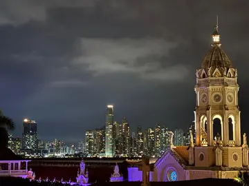 CASCO VIEJO - Dopo il tramonto: esperienza notturna sui tetti, nei bar e con il karaoke