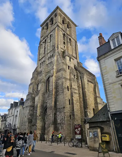 Visit the city of Tours, an essential tour before visiting the Castles of the Loire Valley (Available in Spanish)