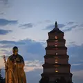 Vida Nocturna de Xi'an Desbloqueada: Cena Local, Luces de la Gran Pagoda del Ganso Salvaje y Bares Ocultos