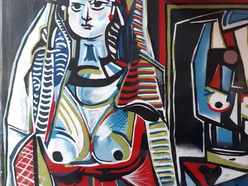 Modernity and Tradition: The City as an Artistic Stage