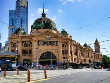 From Outlaws to Lattes: A Taste of Melbourne