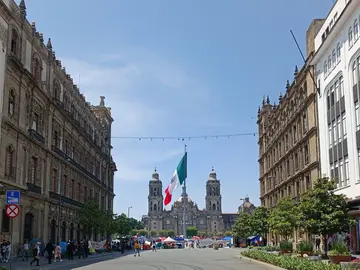 Free walking tour: Chapultepec to Downtown - Small group