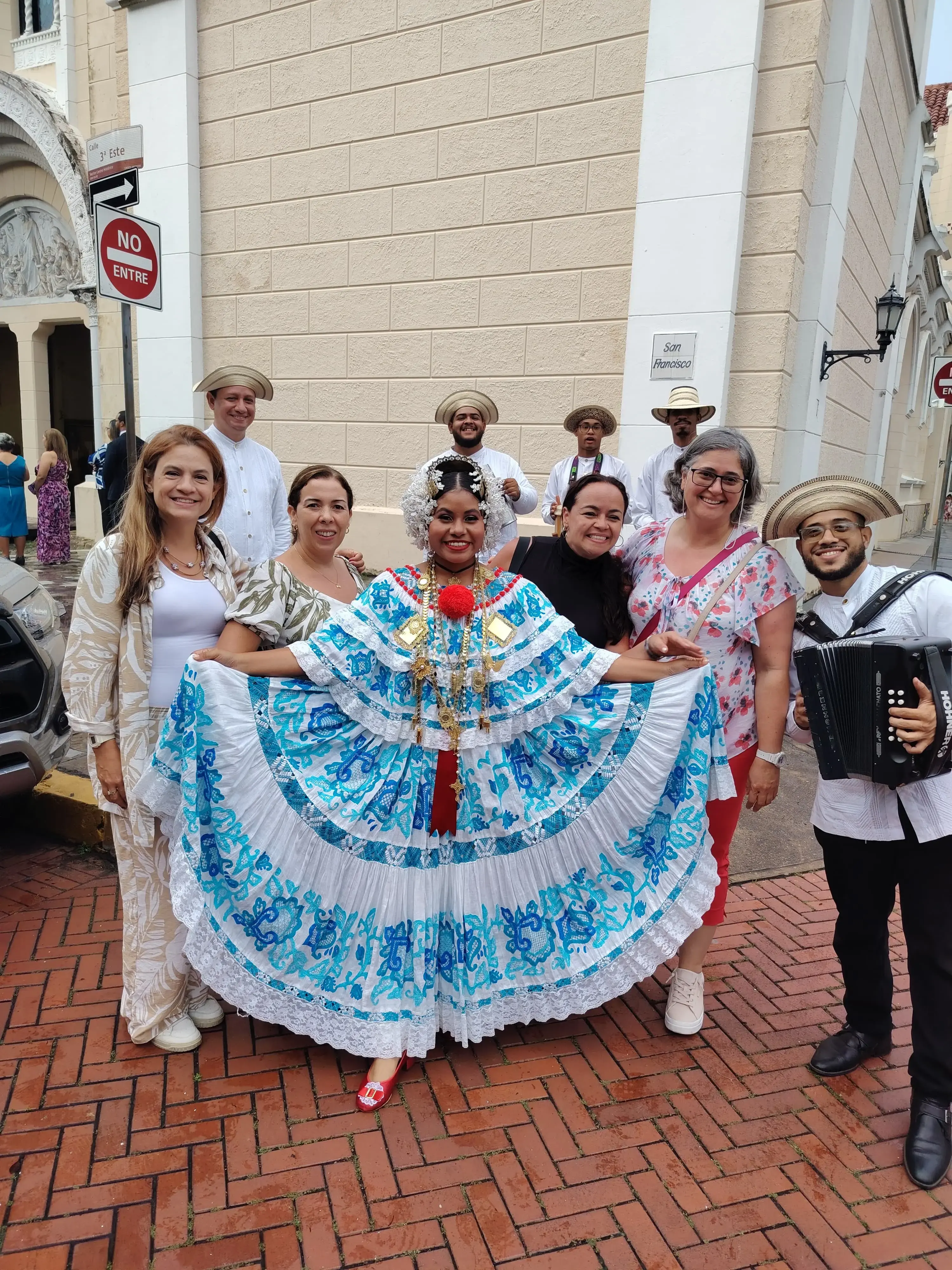 Divertido recorrido histórico a pie por el Casco Antiguo con guía 