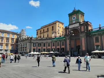 A walking tour of Naples from Gothic to Baroque and Liberty style.