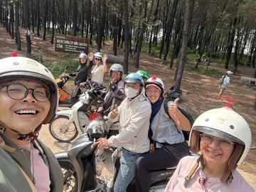 Tour in moto PICCOLO GRUPPO a Hue con i locali