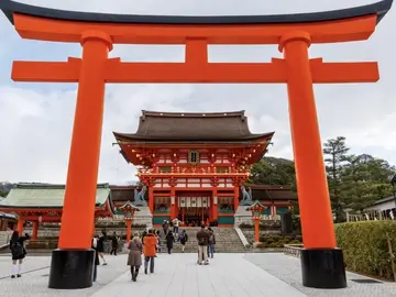🦊 Walking Tour por Fushimi Inari-Taisha: el santuario de los 10.000 torii - Mitos y leyendas