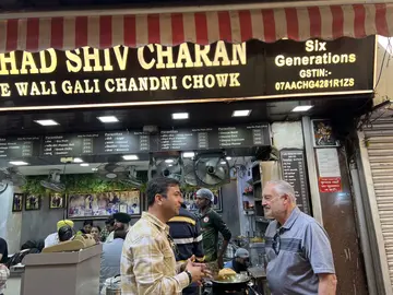 Templi, risciò, mercato alimentare e delle spezie della Vecchia Delhi.