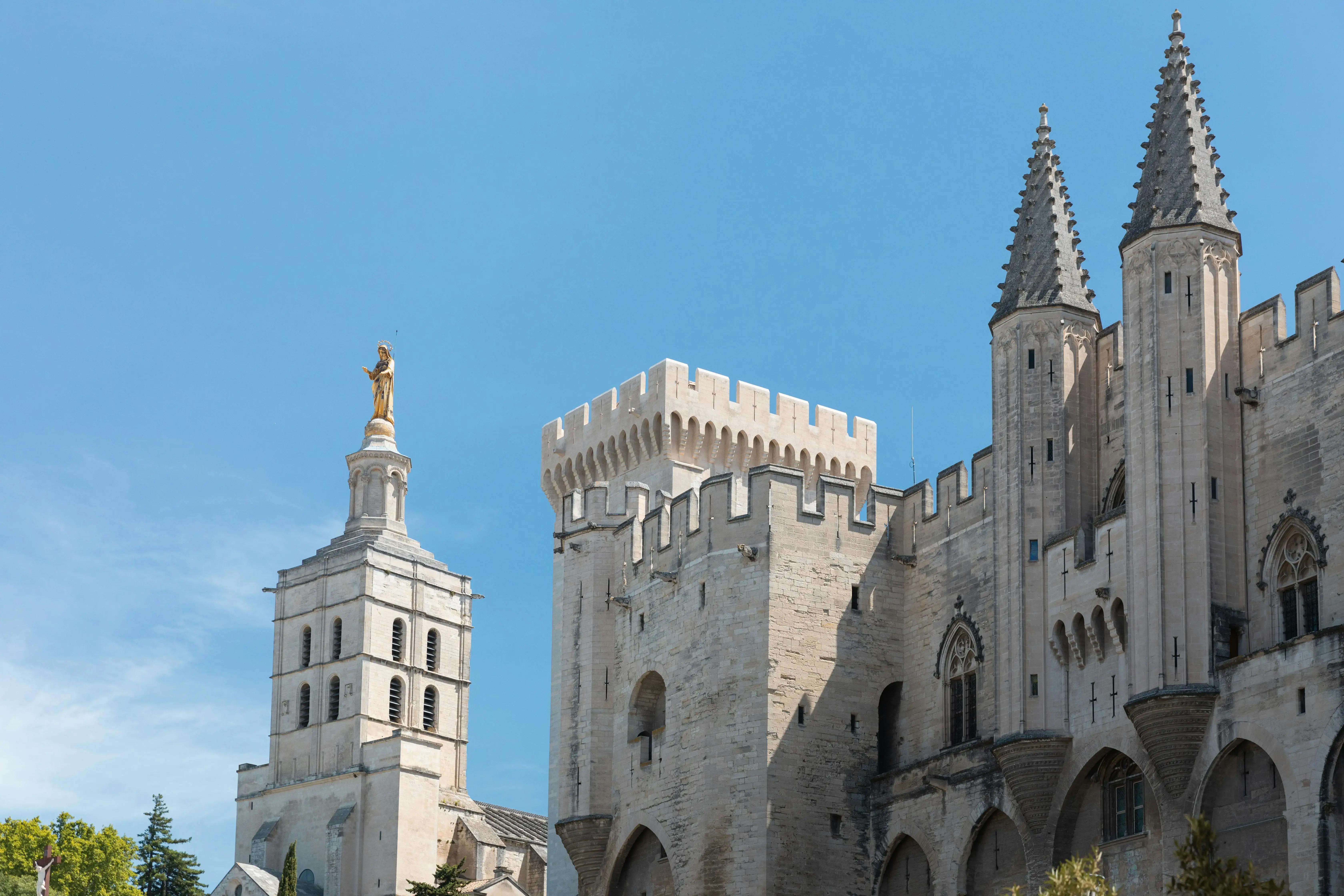 Extravagantes und geheimes Avignon – Avignon flamboyante et secrète
