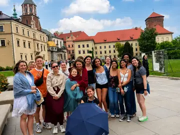 Tour Gratis Cracovia: Reinas, Rebeldes y Premios Nobel - Recorrido a Pie por la Historia de las Mujeres en Wawel