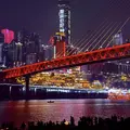 Recorrido a pie por Chongqing Cyberpunk con un guía local con licencia