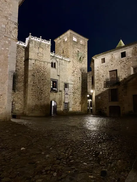 Free night tour of the mysteries and enigmas of Cáceres