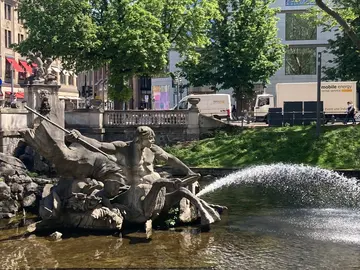 Düsseldorf: Between the East, Luxury, and History: A Tour You Can't Miss!